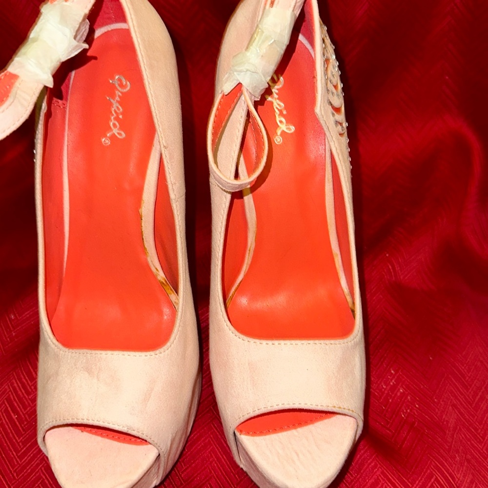 Qupid Pink 5.5” Platform Heel. Open Toe. Size 9.